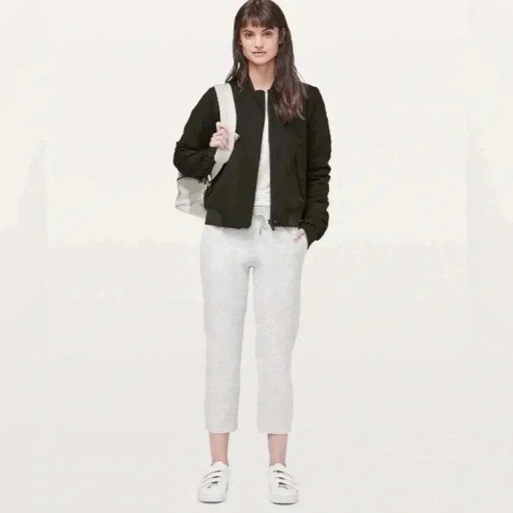 LULULEMON On The Fly Crop *23"
Wee Are From  Space Nimbus Battleship - Picture 1 of 7